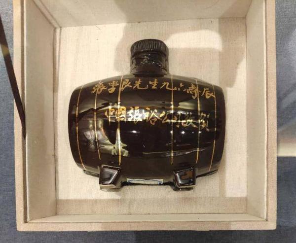 張氏帥府博物館有一個張裕白蘭地酒瓶.jpeg
