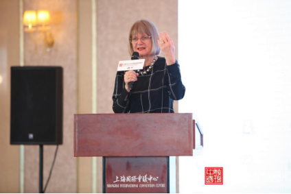 杰西斯·罗宾逊在第三届“发现中国·中国葡萄酒发展峰会”发表演讲.png